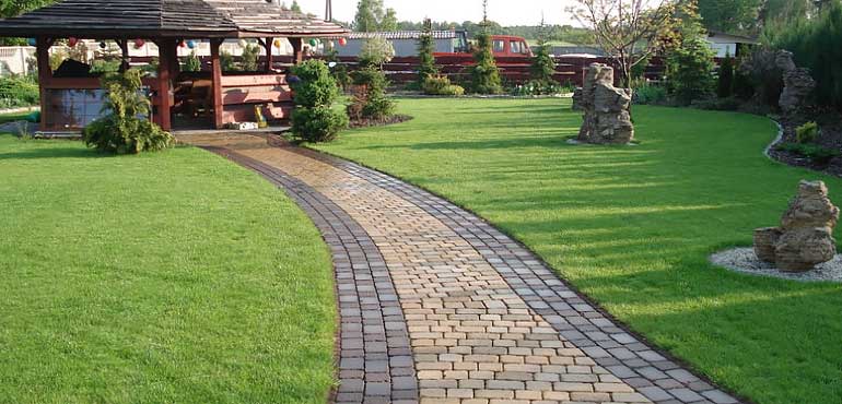 Универсальный отделочный материал – тротуарная плитка вибролитая, сухопрессованная 