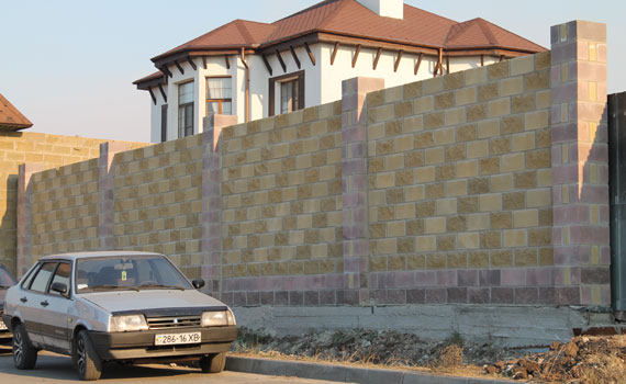 Готовый забор из шлакоблока компании «Master Zabor»